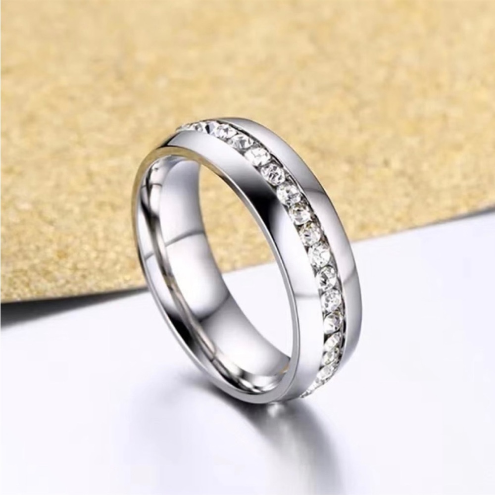 Men’s Classic Silver Rhinestone Embellished Ring - Picture 3 of 3